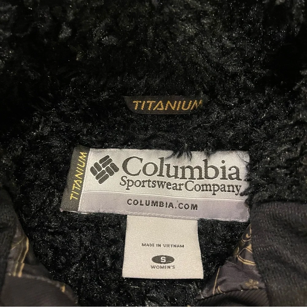 Columbia Titanium Omni-Tech Black Ski Jacket  Coat  Embroidered Detail Women’s - Picture 11 of 12